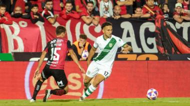 Banfield perdió en Rosario y no logra levantarse