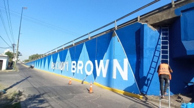 El Municipio pone en valor el puente de Claypole con trabajos de pintura, limpieza y embellecimiento