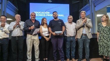 Emotiva entrega de diplomas a egresados de la Educación Técnico Profesional