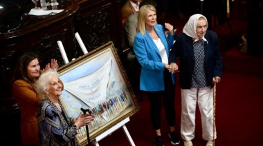 Con la presencia de Estela Carlotto el Senado entronizó en el recinto el pañuelo blanco