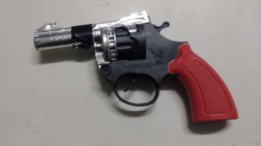 Detuvieron a un joven que robaba con un arma de juguete