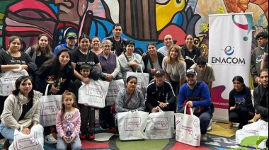 Litza encabezó acto de entrega de tablets a vecinos de Avellaneda