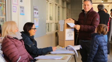 Gray votó en Canning junto a su esposa y marcó: "Hoy es un día importante para el futuro de Esteban Echeverría"