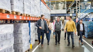Julián Álvarez visitó la planta de Motorarg en Valentín Alsina