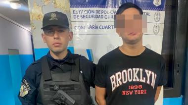 Policías "roba ruedas" detenidos: se llevaron el neumático de una camioneta