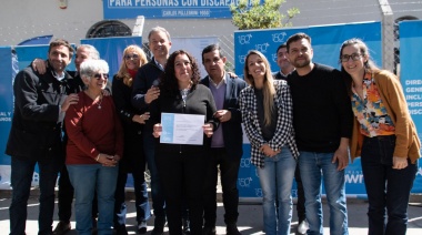 Cascallares y Fabiani entregaron pensiones a vecinos con discapacidad