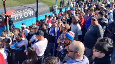 Escándalo en Brown de Adrogué: sacaron a sus propios hinchas de la tribuna para que ingresen simpatizantes de Chacarita