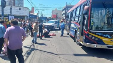 Murió una jubilada atropellada por un colectivo de la línea 318 en pleno centro de Lomas