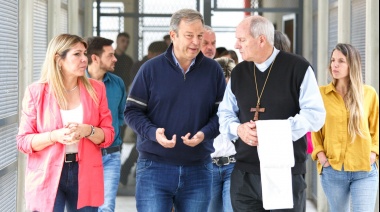 Cascallares, Fabiani y monseñor Lugones recorrieron la nueva biblioteca de la Alcaidía de Burzaco