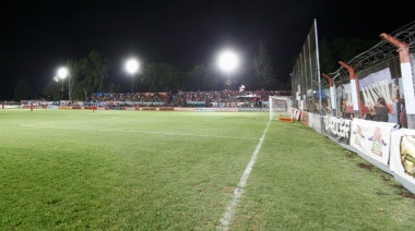 Cascallares felicitó a Brown de Adrogué que estrenó el nuevo sistema lumínico de su estadio