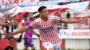 Los Andes le ganó a Fénix y sigue escalando