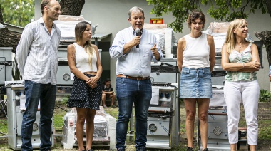 Cascallares entregó maquinarias y herramientas a emprendedores brownianos
