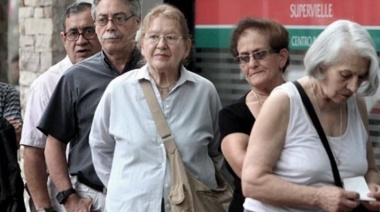 El Gobierno atribuyó a una cuestión “administrativa” el pago desdoblado de las jubilaciones