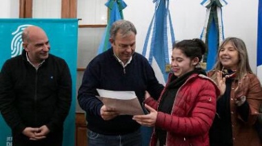 Entregan partidas de nacimiento a los vecinos del distrito