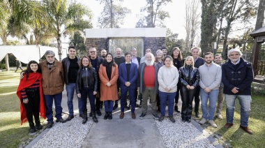 Cercado por la Justicia y un enemigo interno, el Movimiento Evita busca la protección de Kicillof