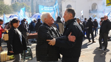 Gray participó de la marcha de San Cayetano en Plaza de Mayo