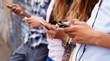 La Defensoría lanzó una encuesta sobre el uso del teléfono celular