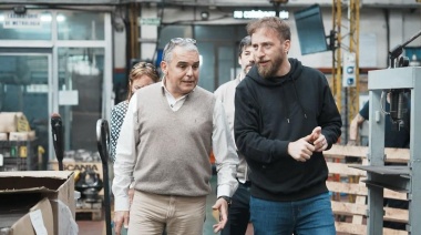 Otermín visitó la metalúrgica KAELE: “Queremos más empresas que estén comprometidas con la comunidad"