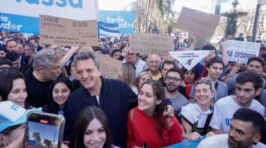 Massa reapareció públicamente para respaldar la Universidad Pública