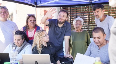 Otermín dispuso su oficina en la calle, recibió vecinos y supervisó un operativo en San José