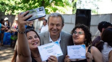 Cascallares entregó diplomas a 350 vecinos que se capacitaron en oficios