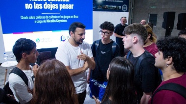 Santalla y Cayetano junto a más de 200 jóvenes conversaron sobre la prevención de adicciones en las apuestas online