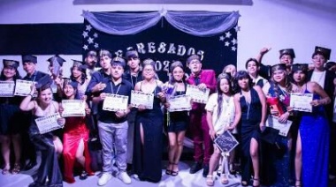 Cascallares acompañó a la primera promoción de egresados de la escuela agraria
