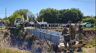 Continúa con la construcción de puentes peatonales en el distrito