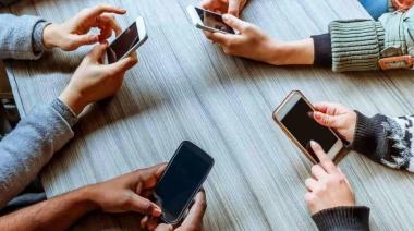 El impacto del uso problemático del celular en la salud y lo vínculos