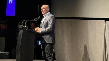 Motosierra y sin patente: Espert agitó La Plata con un discurso explosivo