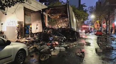 Explosión e incendio en un supermercado de Lanús