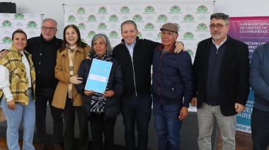 Cerca de 100 familias recibieron la escritura de su vivienda