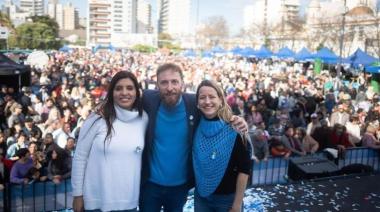 Miles de familias de Lomas celebraron el Día de la Independencia en la Plaza Grigera