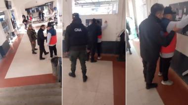 Denuncian que barras bravas de Banfield extorsionan a vendedores ambulantes