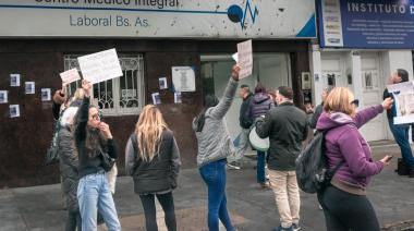 Repudiaron la presencia de la pedriatra "mutiladora de animales" en Lanús
