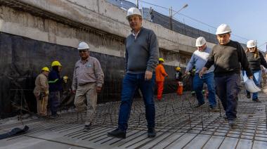 Cascallares recorrió la obra del Paso Bajo Nivel de Calzada y destacó que "mejorará la seguridad vial"