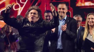 La pelea es a los gritos en la octava: Milei mete miedo y el peronismo le reza a san Alak