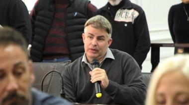 "Veo marketing, reels y cero propuestas”: Bursese cruzó a sus rivales en Lanús