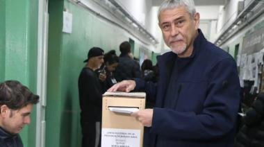 Ferraresi votó en Avellaneda y llamó a defender la democracia