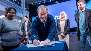 Cascallares acompañó en la firma de su escritura a más de 260 familiares