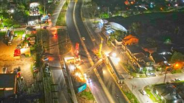Instalan un puente peatonal sobre la Ruta 4