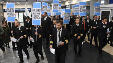 Casi 100 vuelos cancelas en Aerolíneas Argentinas por protesta de pilotos