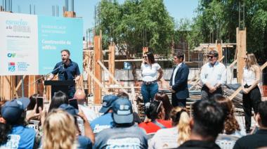 Kicillof y Otermín recorrieron la obra de ampliación del Polo Educativo de Barrio Nueva Esperanza