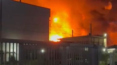 Impactante explosión e incendio en Spegazzini generan una nube tóxica y preocupación entre los vecinos