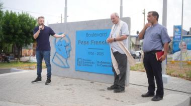 Otermín y el Obispo Lugones inauguraron el Boulevard Papa Francisco