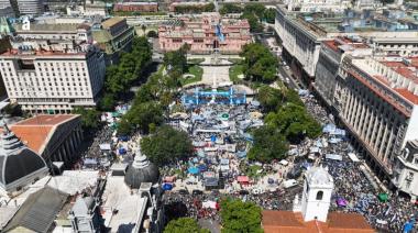Masiva marcha contra la reforma laboral en Plaza de Mayo