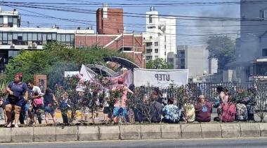 Protesta y corte frente a la Municipalidad de Lanús