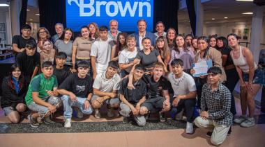 Cascallares entregó certificados a estudiantes que realizaron prácticas educativas y profesionales