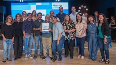 El Municipio de Almirante Brown acompañó la entrega de medallas y diplomas a egresados del FinES