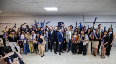 Cascallares y Fabiani, junto a los 72 nuevos egresados de la UNAB